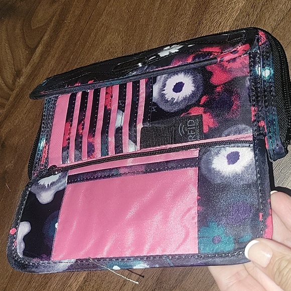 Lug Kickflip 3 Convertible RFID Wallet Wristlet Bloom Black - Picture 3 of 4